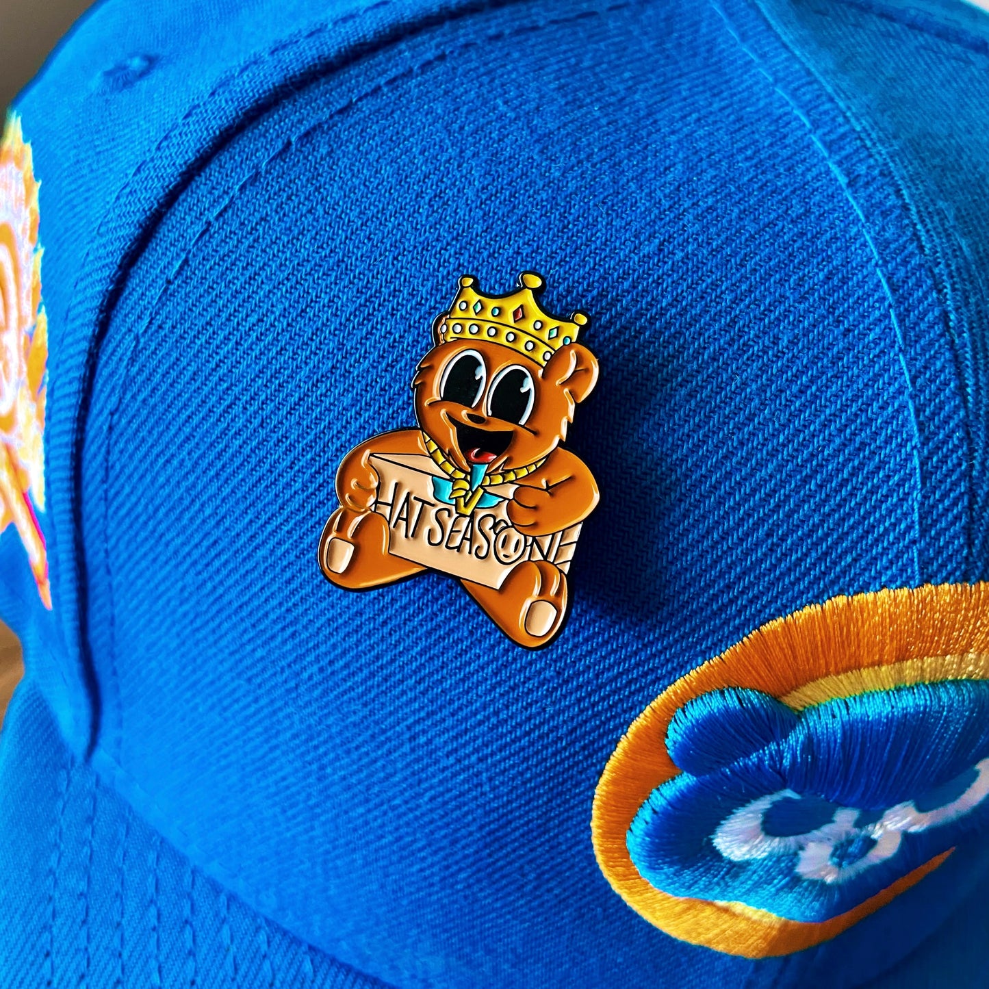 "Crown" Hat Season Pin