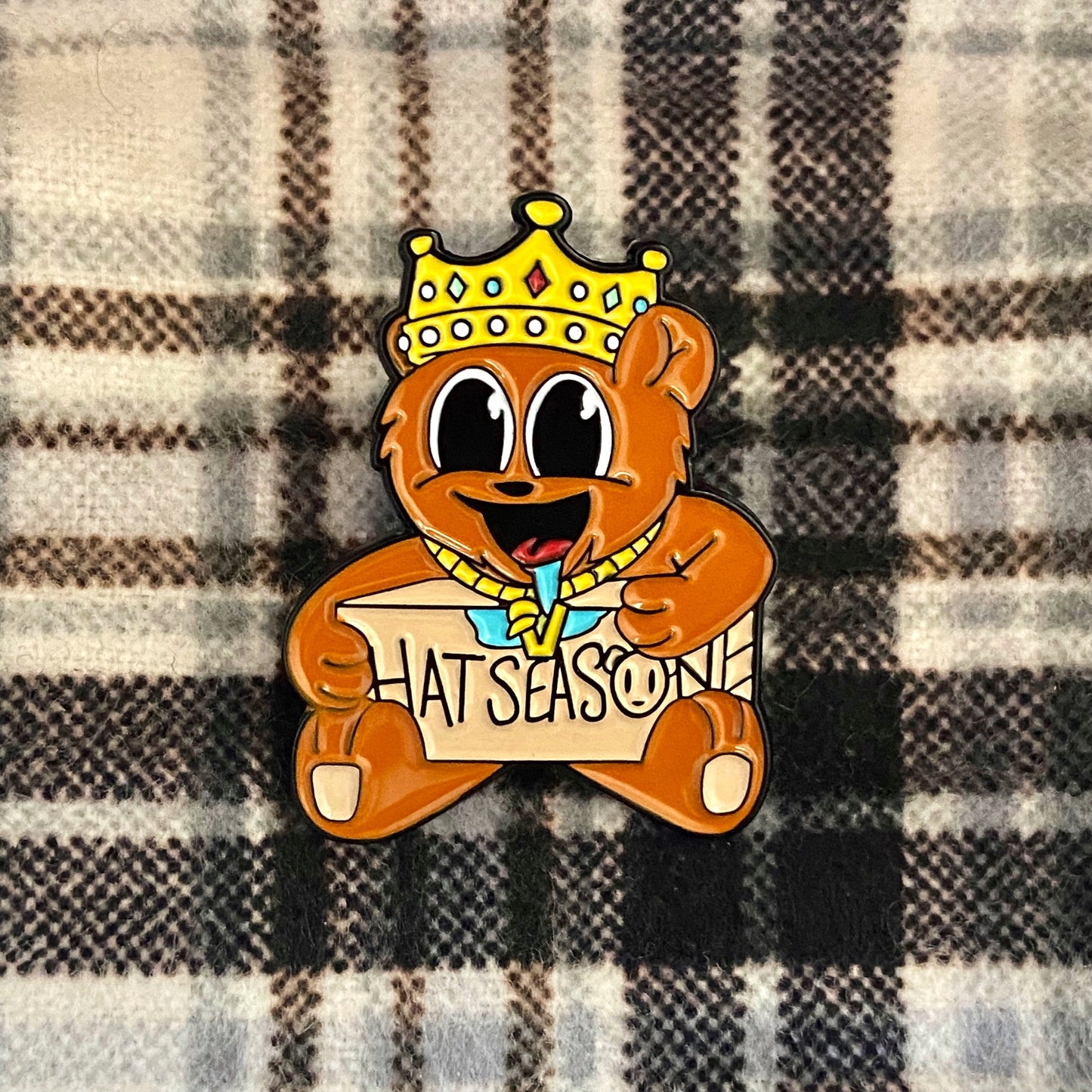 "Crown" Hat Season Pin